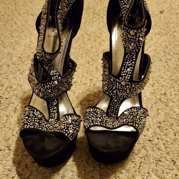 spiked high heels - Picture 2 of 4